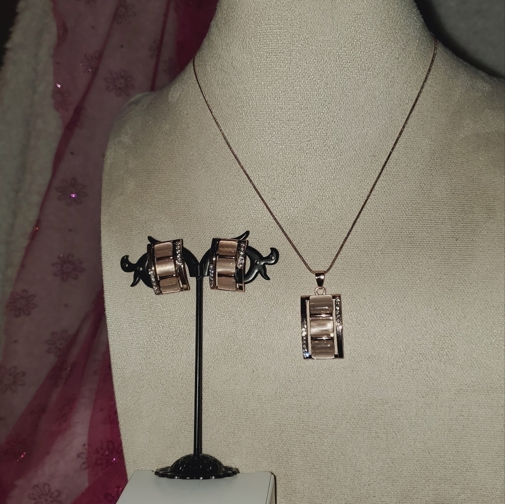 Gold tone earrings and necklace set #jewelleryset